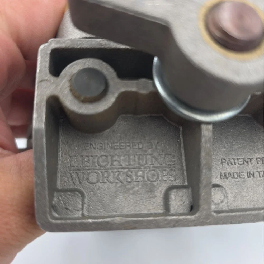 LEICHTUNG double edge